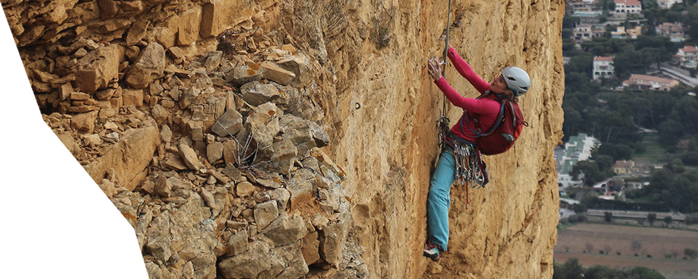 grimpeurs lors d'une longue voie participant &agrave; un cours avec lionel bonvin 